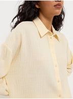 Conjunto de camisa amarilla