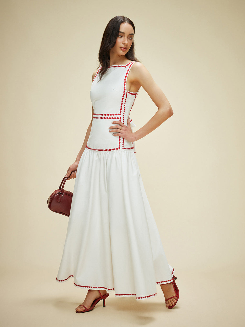 Vestido de Algodón Ligero con Ribete en Contraste y Lazos en la Espalda