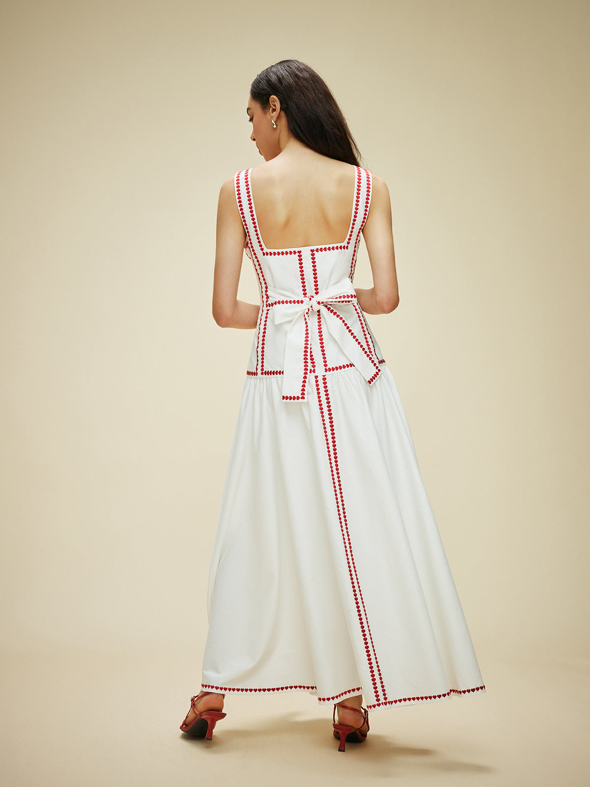 Vestido de Algodón Ligero con Ribete en Contraste y Lazos en la Espalda