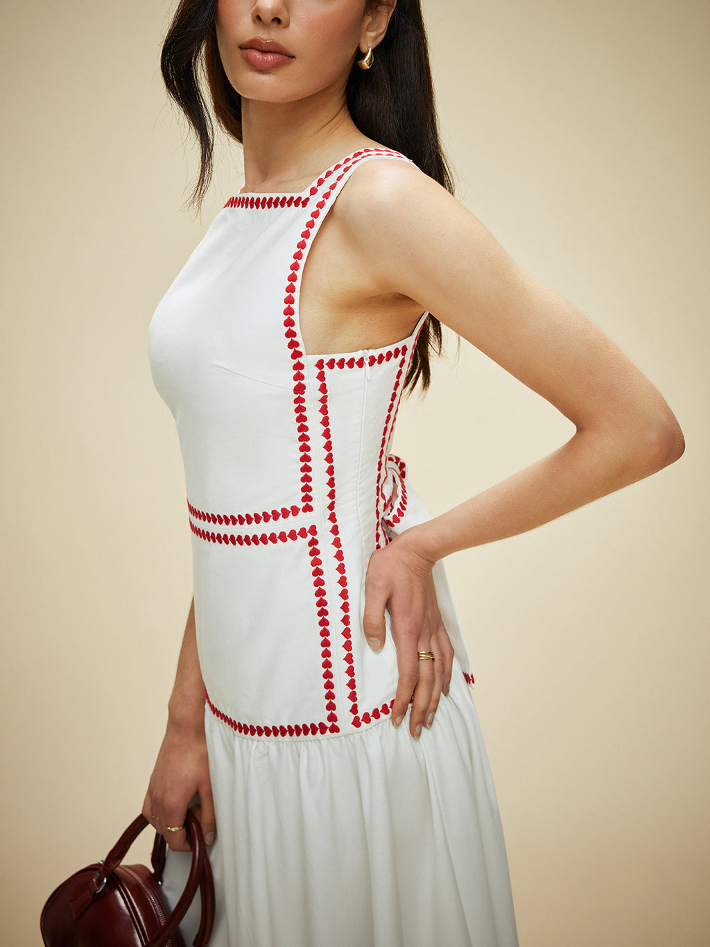 Vestido de Algodón Ligero con Ribete en Contraste y Lazos en la Espalda