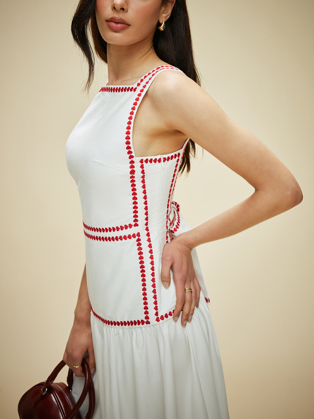 Vestido de Algodón Ligero con Ribete en Contraste y Lazos en la Espalda
