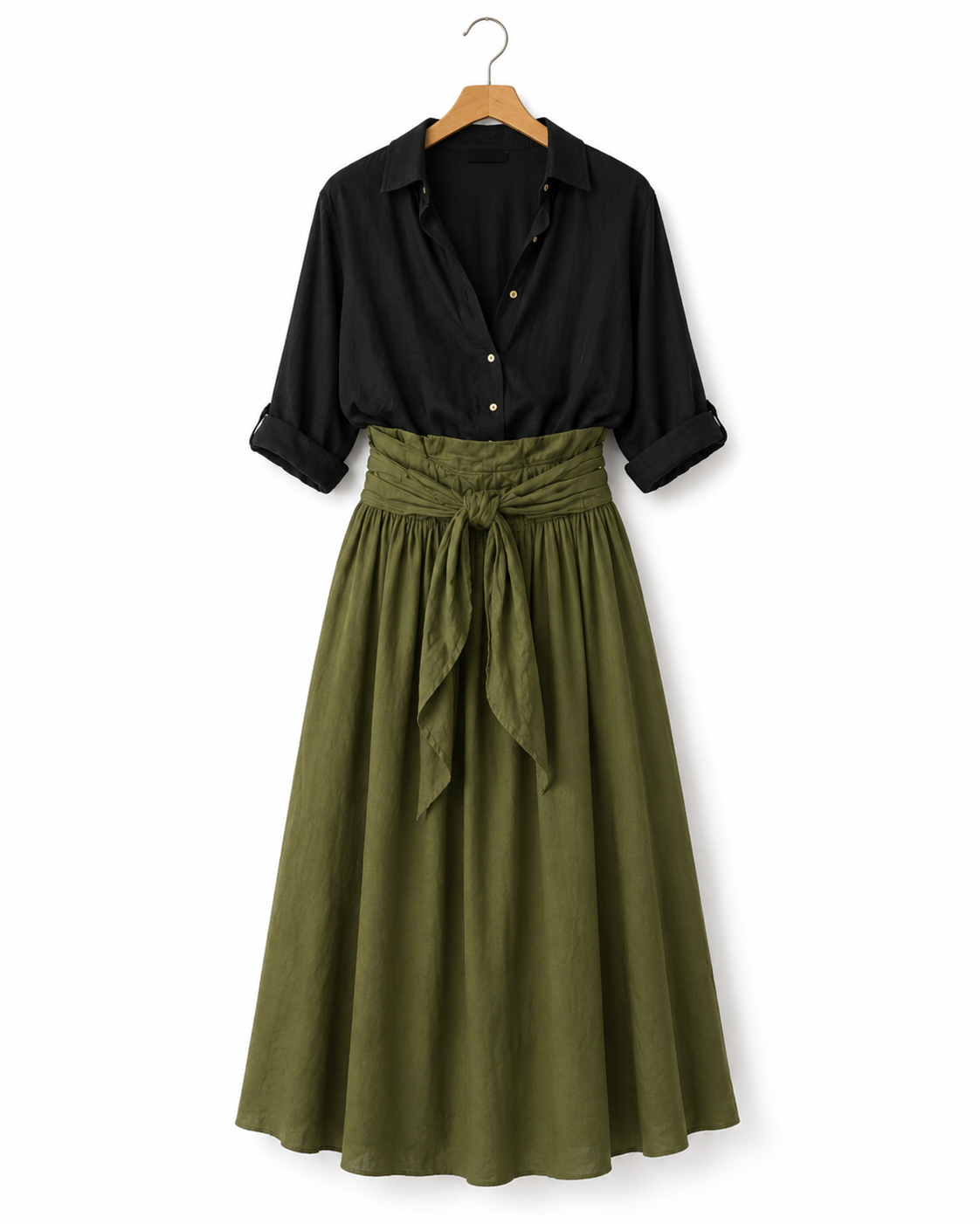 Yvette Conjunto de dos piezas: camiseta negra y falda midi verde oliva
