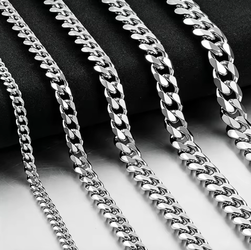 Cadena Cubana Minimalista Plateada | Elegancia y Estilo Urbano