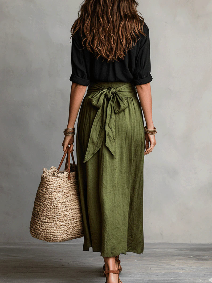 Yvette Conjunto de dos piezas: camiseta negra y falda midi verde oliva